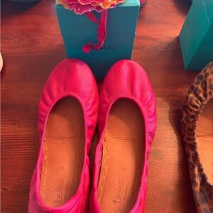 Tieks Fuchsia Ballet Flats